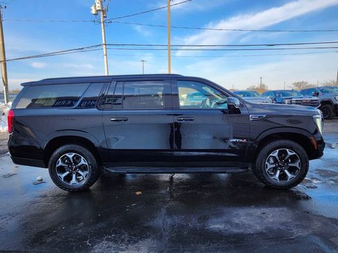 Used 2025 GMC Yukon XL AT4 image 6