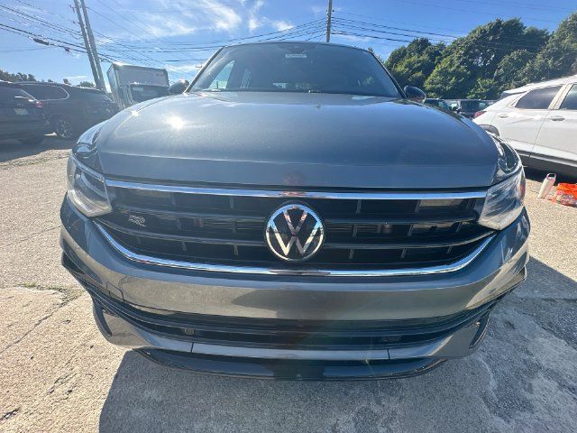 Used 2023 Volkswagen Tiguan SE R-Line AWD/4WD image 35