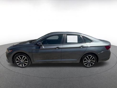 Used 2025 Volkswagen Jetta SE FWD image 9