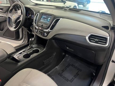 Used 2018 Chevrolet Equinox LT FWD image 9