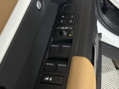 New 2025 Land Rover Defender 110 X-Dynamic SE image 30