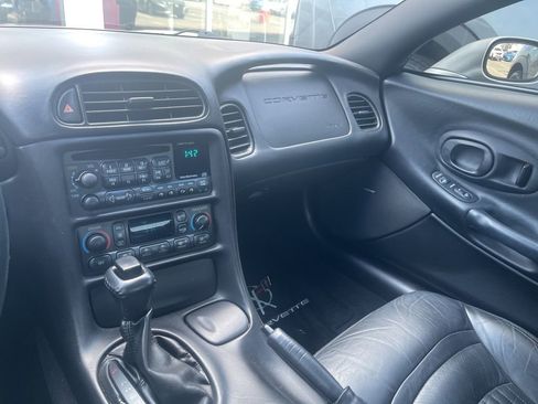 Used 2004 Chevrolet Corvette Coupe w/ Roof Package image 7