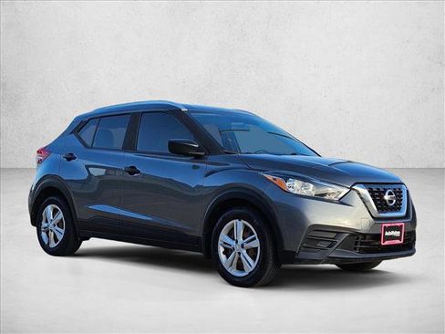 Used 2019 Nissan Kicks S FWD image 3