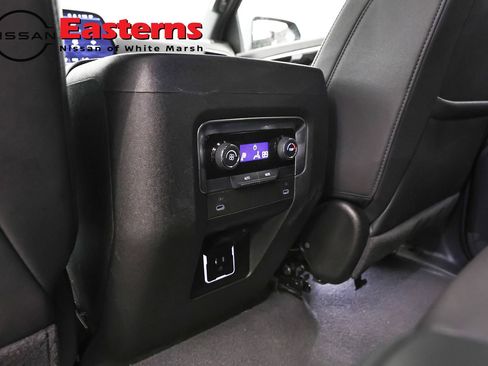 Used 2025 Chevrolet Suburban Z71 AWD/4WD image 23
