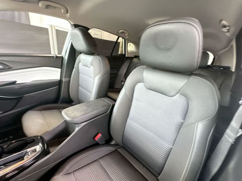 Used 2025 Chevrolet Trax LT w/ LT Convenience Package FWD image 14