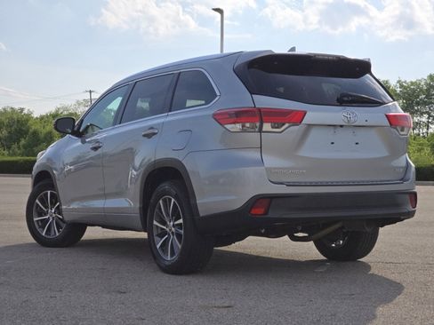 Used 2018 Toyota Highlander XLE FWD image 16