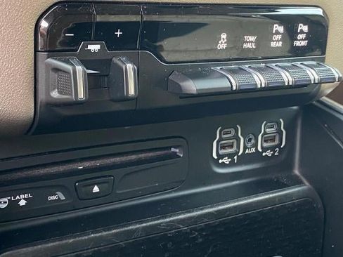 Used 2019 RAM 1500 Laramie AWD/4WD image 24