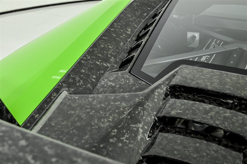 Used 2021 Lamborghini Huracan EVO RWD image 22