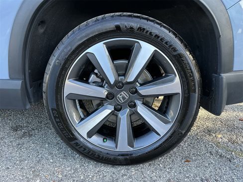 Used 2023 Honda Pilot Touring image 8