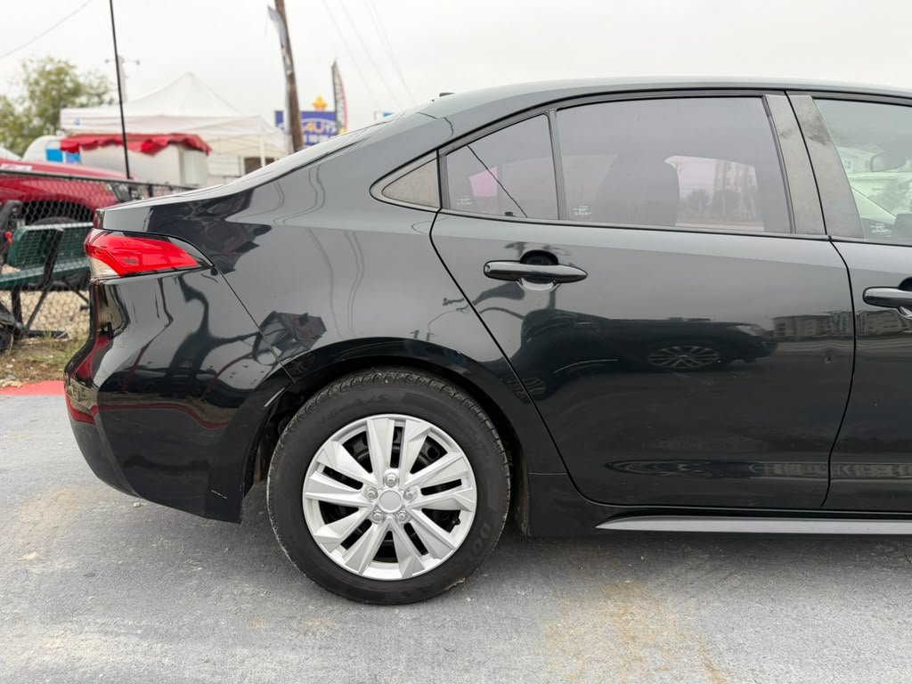 Used 2020 Toyota Corolla LE FWD image 5