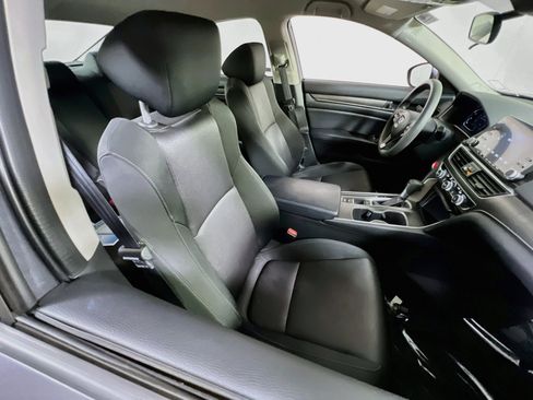 Used 2018 Honda Accord LX image 25