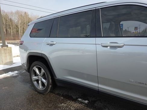 Used 2021 Jeep Grand Cherokee L Limited w/ Luxury Tech Group II image 34