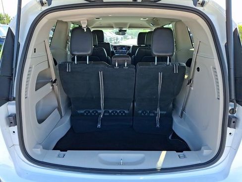 Used 2023 Chrysler Pacifica Touring-L FWD image 30
