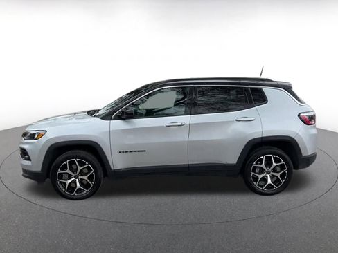 Used 2025 Jeep Compass Limited image 9