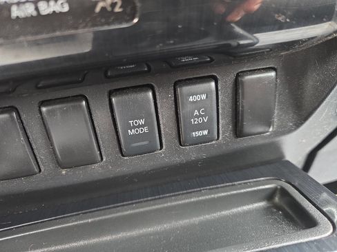 Used 2014 Nissan Titan SV w/ SV Premium Utility Package image 21