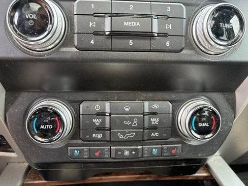 Used 2020 Ford F150 Lariat w/ Equipment Group 502A Luxury AWD/4WD image 26
