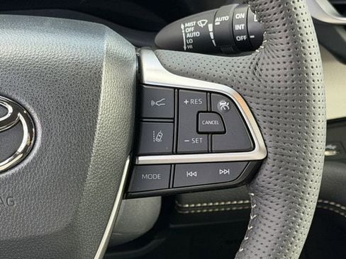 Used 2025 Toyota Sienna Platinum image 15