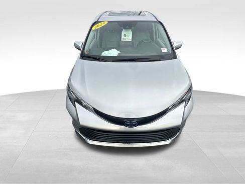 Used 2024 Toyota Sienna XLE image 34