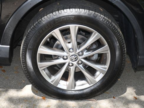 Used 2016 Toyota RAV4 Limited image 23