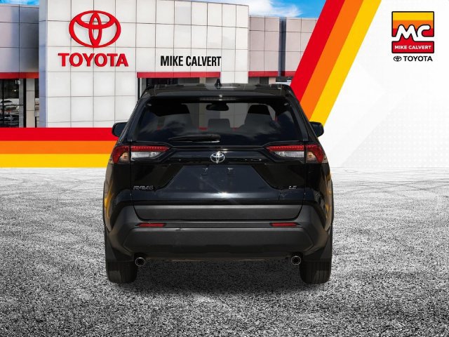 Used 2025 Toyota RAV4 LE FWD image 5