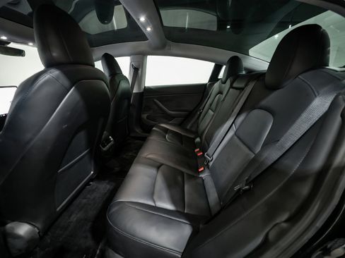 Used 2018 Tesla Model 3 RWD image 17