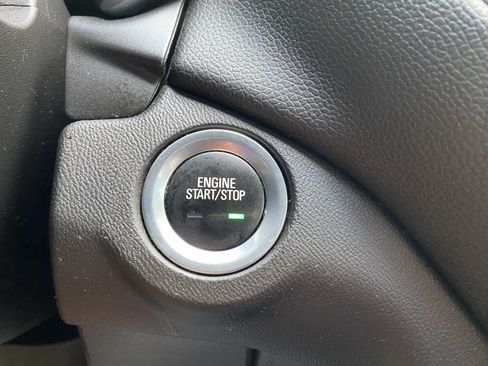 Used 2019 Chevrolet Equinox LT FWD image 24