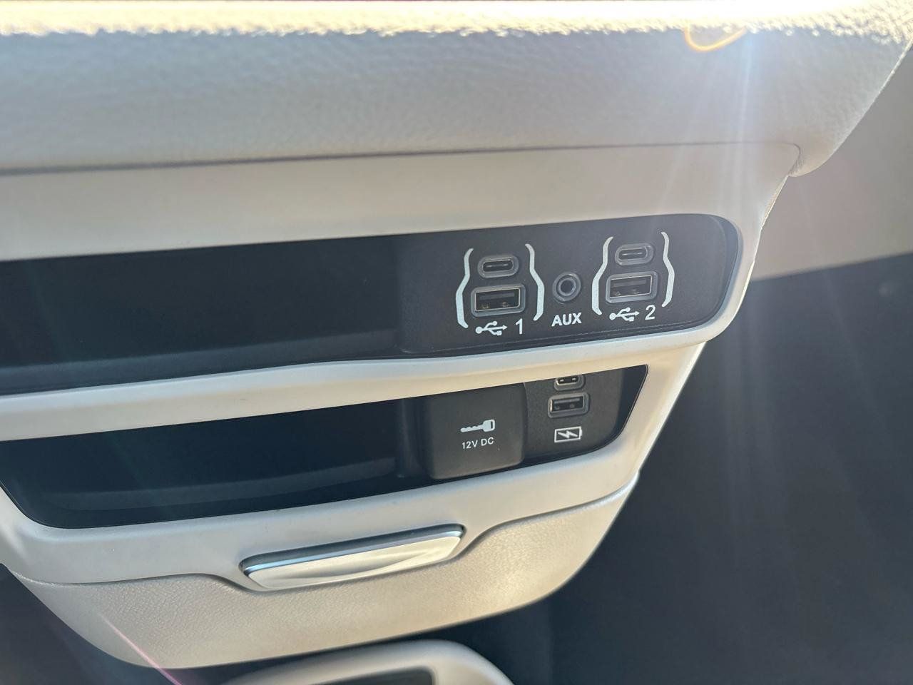 Used 2022 Chrysler Pacifica Touring-L FWD image 28