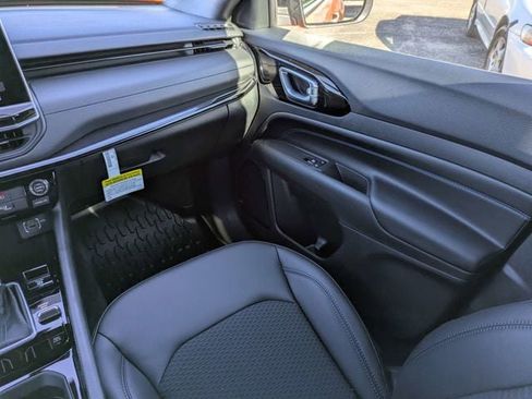 New 2026 Jeep Compass Latitude image 17