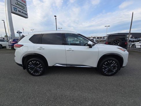 Certified 2024 Nissan Rogue Platinum w/ Platinum Premium Package AWD/4WD image 2