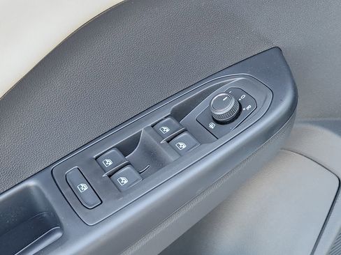 New 2026 Volkswagen Taos SE FWD image 19