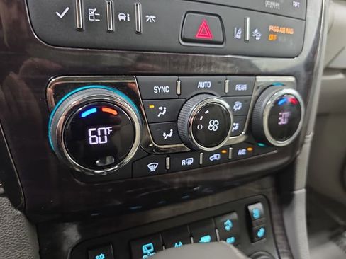 Used 2016 Buick Enclave Premium w/ Experience Buick Package FWD image 22