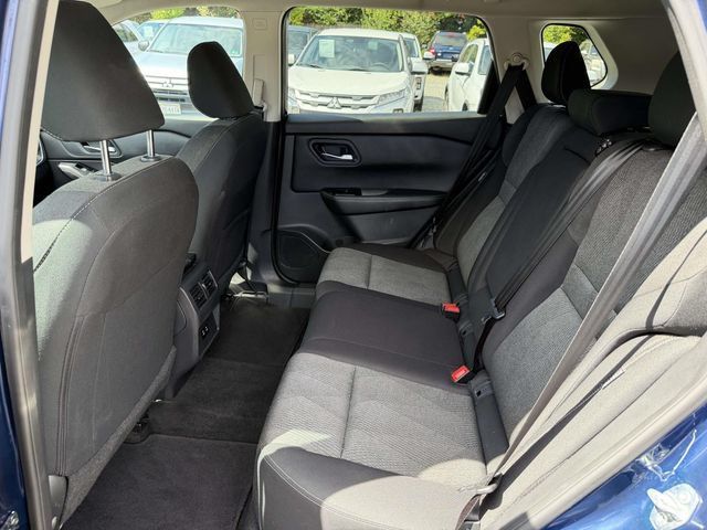 Used 2024 Nissan Rogue SV AWD/4WD image 15