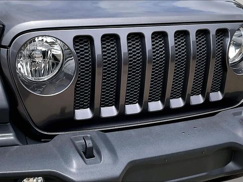 Used 2018 Jeep Wrangler Sport AWD/4WD image 28