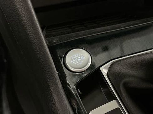 Certified 2025 Volkswagen Taos SEL AWD/4WD image 11
