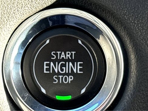 Used 2023 Chevrolet Suburban Premier image 6