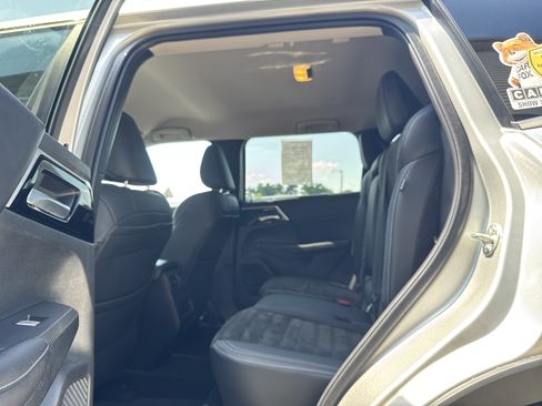 Used 2023 Mitsubishi Outlander SE AWD/4WD image 10