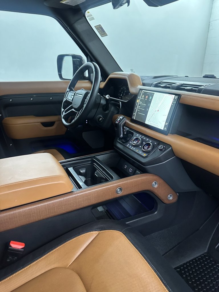 Used 2024 Land Rover Defender 130 X-Dynamic SE AWD/4WD image 43