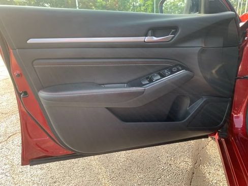 Used 2023 Nissan Altima 2.5 SR w/ SR Premium Package FWD image 12