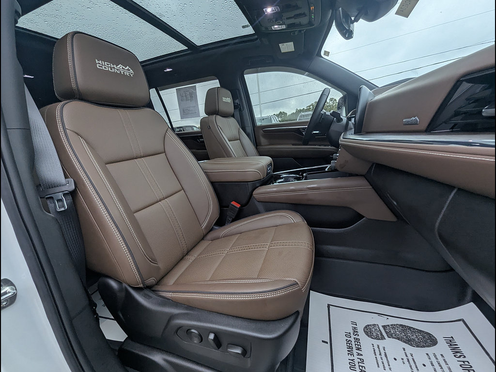 Used 2025 Chevrolet Suburban High Country AWD/4WD image 20