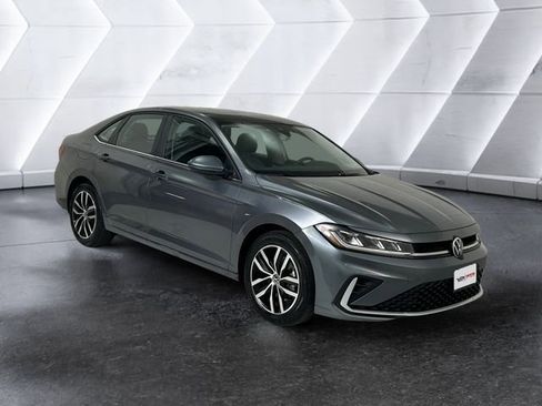 Used 2025 Volkswagen Jetta SE image 1