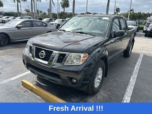 Used 2018 Nissan Frontier SV image 2