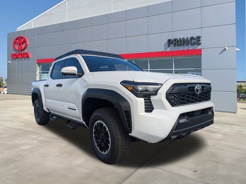 New 2024 Toyota Tacoma TRD Off-Road image 2