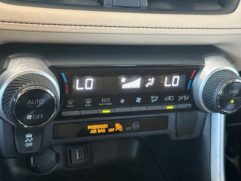 Certified 2021 Toyota RAV4 XLE AWD/4WD image 24