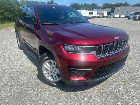 Used 2024 Jeep Grand Cherokee Laredo AWD/4WD image 2