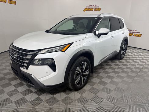 Used 2024 Nissan Rogue SL image 1