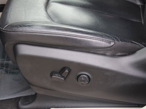 Used 2022 Chrysler Pacifica Touring-L image 15