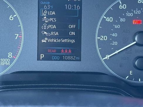 Used 2025 Toyota Corolla LE image 29