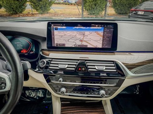 Used 2021 BMW 540i xDrive w/ M Sport Package image 16