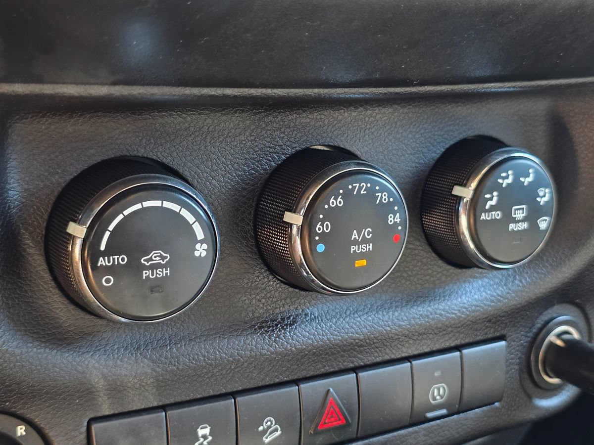 Used 2013 Jeep Wrangler Rubicon w/ PWR Convenience Group AWD/4WD image 39