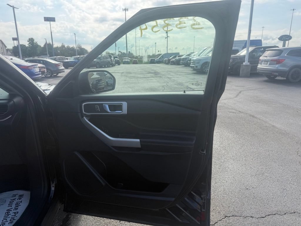 Used 2024 Ford Explorer XLT w/ Equipment Group 202A AWD/4WD image 54